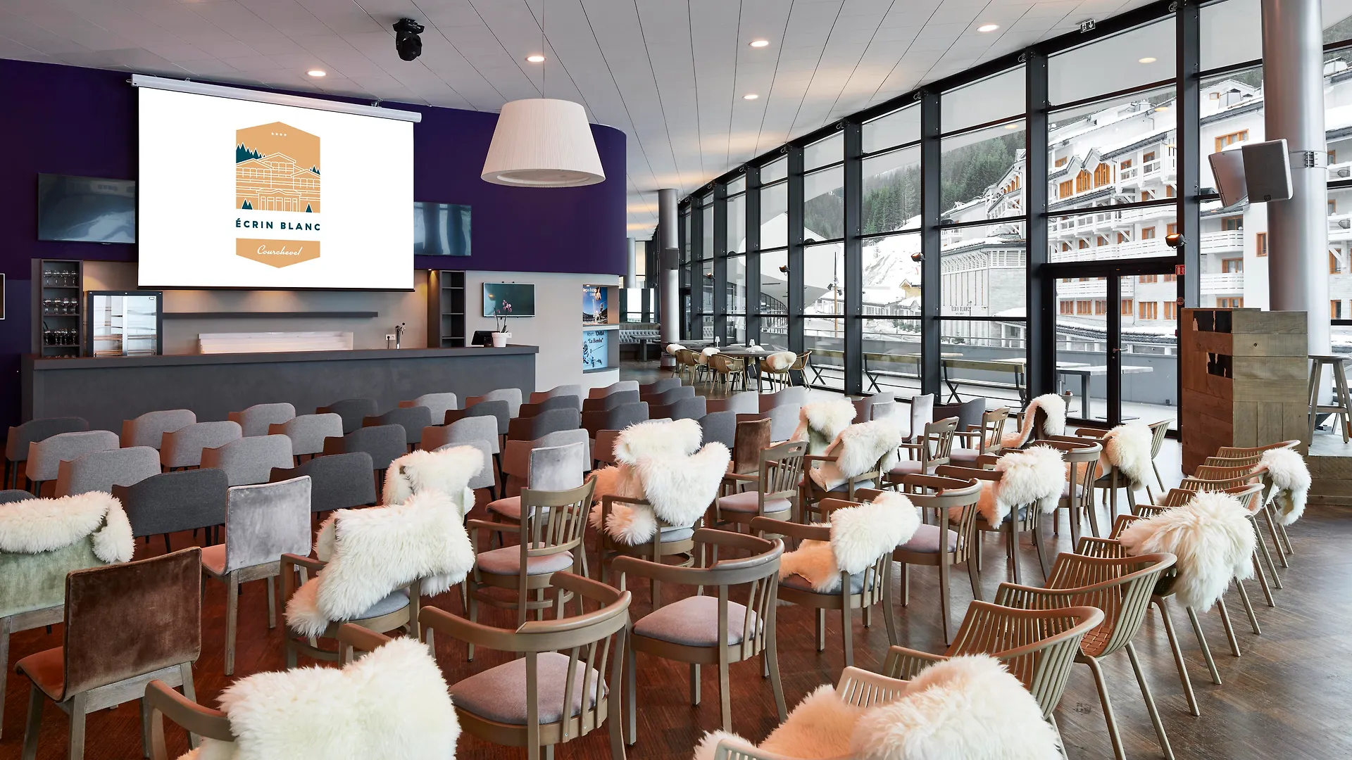 Ecrin Blanc Resort Courchevel 4*,